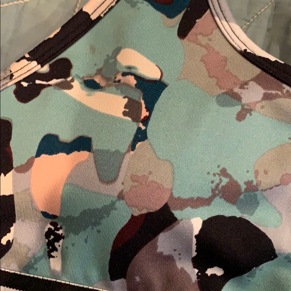 Abstract print sports bra - Picture 2 of 5